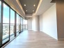 天井の意匠と調和するモダンなデザインが、住まう方の感性を刺激する上質な室内環境です
