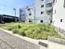 2号地 明るい青空の下、静かな街並みに寄り添う土地。設計次第でさまざまな表情を見せる魅力的な立地です
