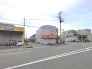 前面道路含む現地写真(古家あり)
