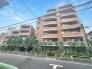 JR京浜東北・武蔵野線「南浦和」駅東口徒歩１分、提携駐車場もあります。エステート白馬南浦和店までお気軽にお問い合わせください。
