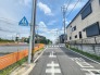 青空が広がり見通しのよい、穏やかな空気に包まれた閑静な住環境が広がります。