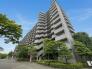 整備された植栽が周囲を彩り、日々帰宅するのが楽しみになるような落ち着きある景色が広がります
