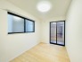 洋室は子供部屋にもちょうどいいサイズ感。

