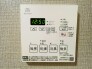浴室暖房乾燥機リモコンで梅雨時期、花粉の時期でも洗濯物をしっかりと乾かします。普段の入浴後のバスルームの乾燥もこちらのボタンで楽にできます。