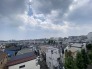 空の広がりを感じる開放的な眺望が、日々の暮らしに心地よいゆとりと落ち着きをもたらします。