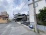 2号棟 穏やかな空気が流れる閑静な住宅街で、日々の暮らしに安らぎを感じられる落ち着いたロケーションです。