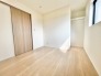 E号棟 洋室は子供部屋にもちょうどいいサイズ感。
