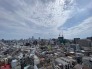 空の広がりと都市の営みを一望でき、心地よい開放感に包まれる日常がここにあります。