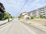 2号棟 前面道路含む現地写真

