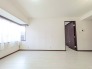 白を基調とした内装にダークカラーの建具が映え、空間全体をすっきりと印象づけてくれます
