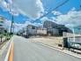 1号棟 前面道路含む外観