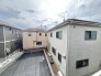 周囲の建物と程よい距離感を保ちながら落ち着いた空気が流れる住環境