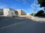 1号棟 前面道路含む現地写真
