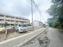 6号棟 前面道路含む現地写真
