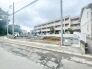 8号棟 前面道路含む現地写真
