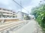 8号棟 前面道路含む現地写真
