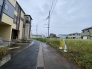 B号地 前面道路含む外観