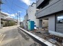 2号棟 前面道路含む外観