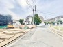 B号棟 前面道路含む現地写真
