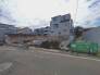 1号棟 前面道路含む外観