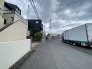 A号地 前面道路含む現地写真
