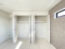 空間に広がりを感じさせる、すっきりとした収納スペース