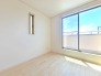 たっぷりの陽光と、心地よい風が舞い込みます。
