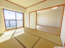 リビングと一体のように使える6帖の和室。