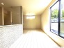 日当たりのいい２階リビングはプライベート性も高く、落ち着いて暮らせます。
