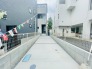 駐車場は２台まで駐車可能。マイカーの車幅もお確かめください。
