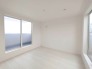 大事な日当たりは、大きな窓から。誰のお部屋にしましょう。
