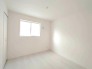 今からここを誰のお部屋にしようか、そんな洋室です。
