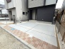 駐車場は２台まで駐車可能。マイカーの車幅もお確かめください。
