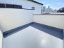 ３階バルコニー。辺りの屋根を見下ろすパノラマ。
