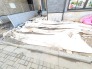 駐車場は２台まで駐車可能。マイカーの車幅もお確かめください。
