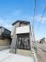 落ち着いた色合いの外観が周囲の街並みに心地よく馴染む住まいです
