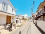 周辺は住宅が建ち並ぶ閑静な住宅街です。
