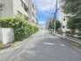 周辺は住宅が建ち並ぶ閑静な住宅街です。
