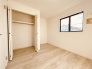 豊富な収納スペースもこの物件の特長の一つ。各所に収納が完備されており、生活をスッキリと整えることができます。
