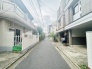 周辺は住宅が建ち並ぶ閑静な住宅街です。
