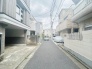 安心して暮らすことのできる住宅街。　住宅地の道路は一般に交通量が少なく車などの騒音が少ないため、住民にとって静かな生活環境が提供されます。
