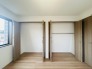 豊富な収納スペースもこの物件の特長の一つ。各所に収納が完備されており、生活をスッキリと整えることができます。
