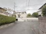 周辺は住宅が建ち並ぶ閑静な住宅街です。
