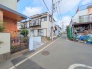 周辺は住宅が建ち並ぶ閑静な住宅街です。
