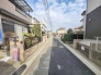 安心して暮らすことのできる住宅街。　住宅地の道路は一般に交通量が少なく車などの騒音が少ないため、住民にとって静かな生活環境が提供されます。

