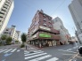 マンションのまわりには色々なお店やスーパーなどもあり便利な暮らし