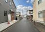 安心して暮らすことのできる住宅街。　住宅地の道路は一般に交通量が少なく車などの騒音が少ないため、住民にとって静かな生活環境が提供されます。
