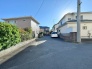 周辺は住宅が建ち並ぶ閑静な住宅街です。

