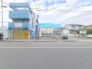現地ご見学の際、スタッフが様々なご質問に対応いたします、周辺環境、前面道路、建築可能な建物について、ぜひご相談ください。
