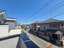 バルコニー
澄み渡る青空の下、穏やかな街並みが広がります
からの眺望です。実際に現地で眺望もご確認ください。
